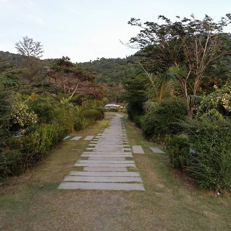 Lanta Mermaid Beach Front Resort เกาะลันตา ภายนอก รูปภาพ
