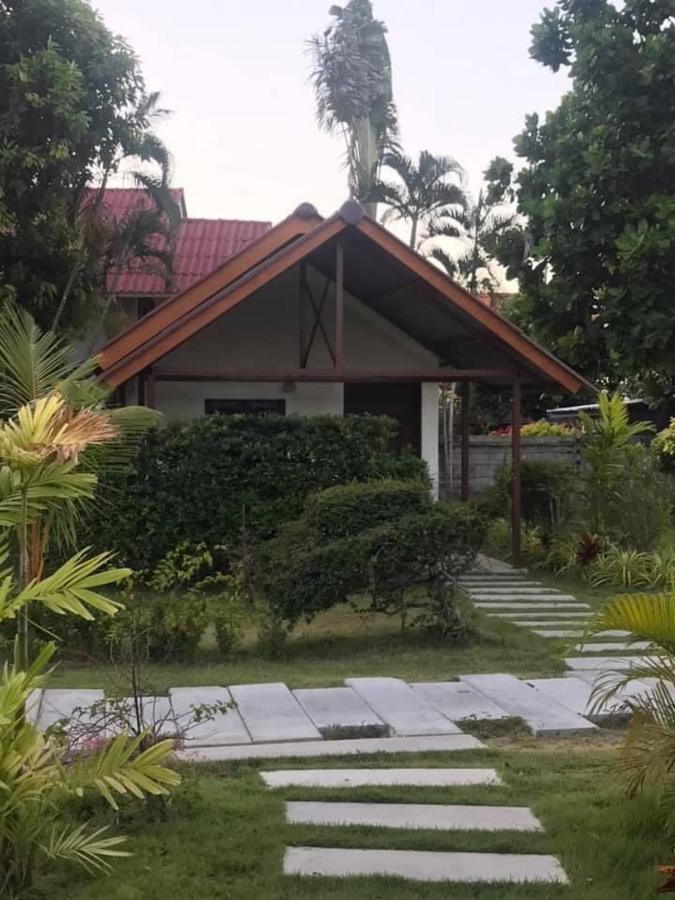 Lanta Mermaid Beach Front Resort เกาะลันตา ภายนอก รูปภาพ
