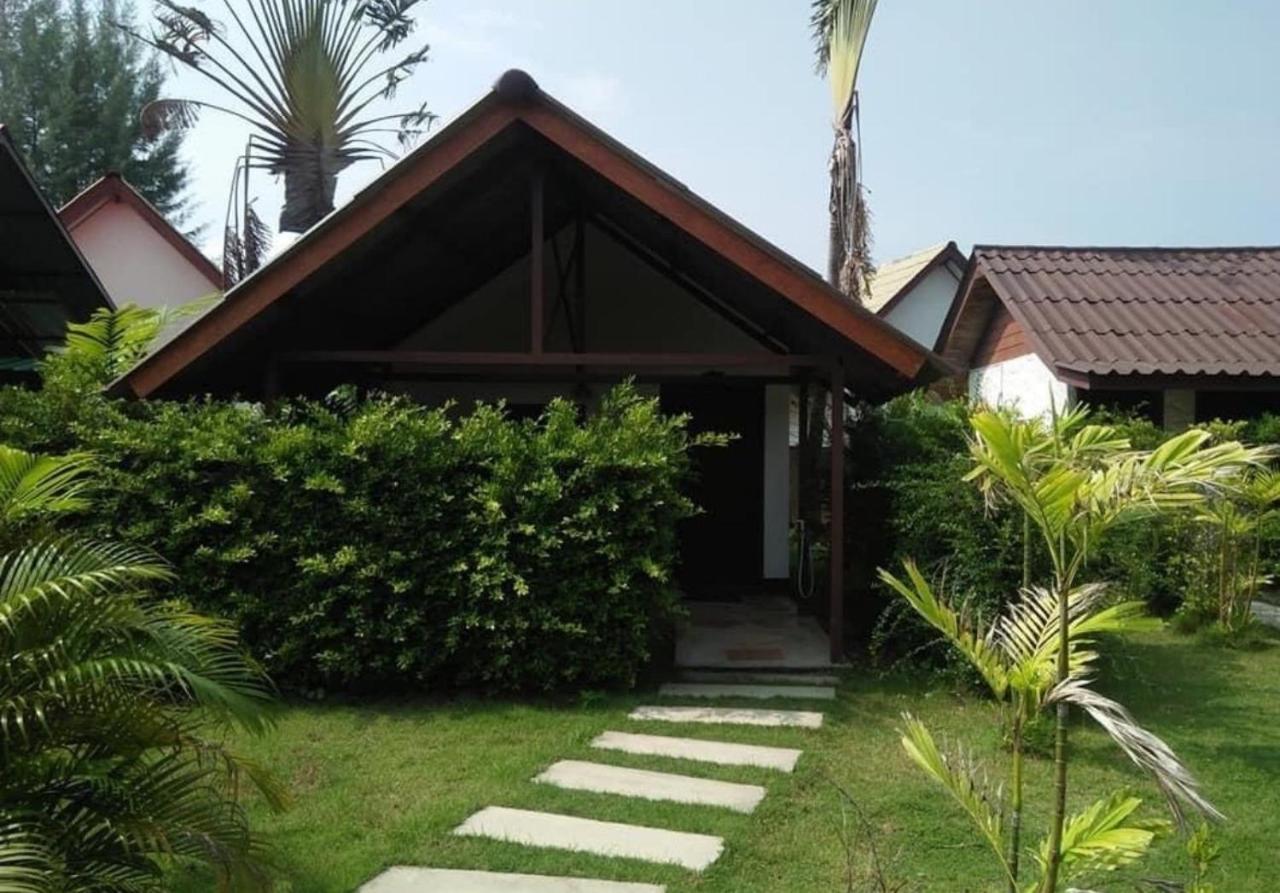 Lanta Mermaid Beach Front Resort เกาะลันตา ภายนอก รูปภาพ