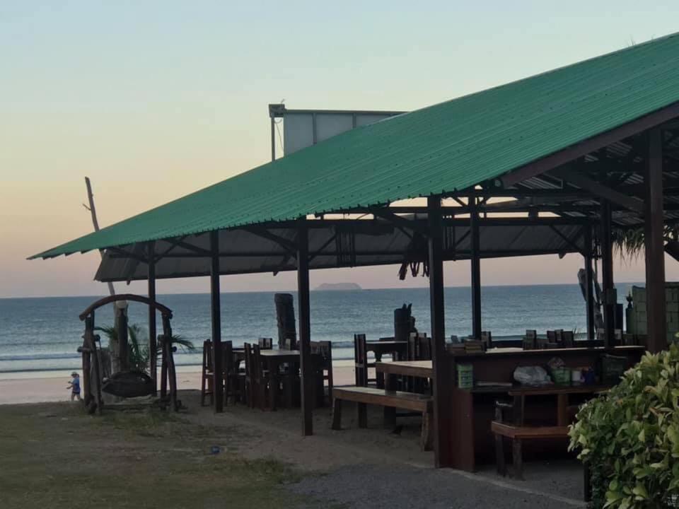 Lanta Mermaid Beach Front Resort เกาะลันตา ภายนอก รูปภาพ