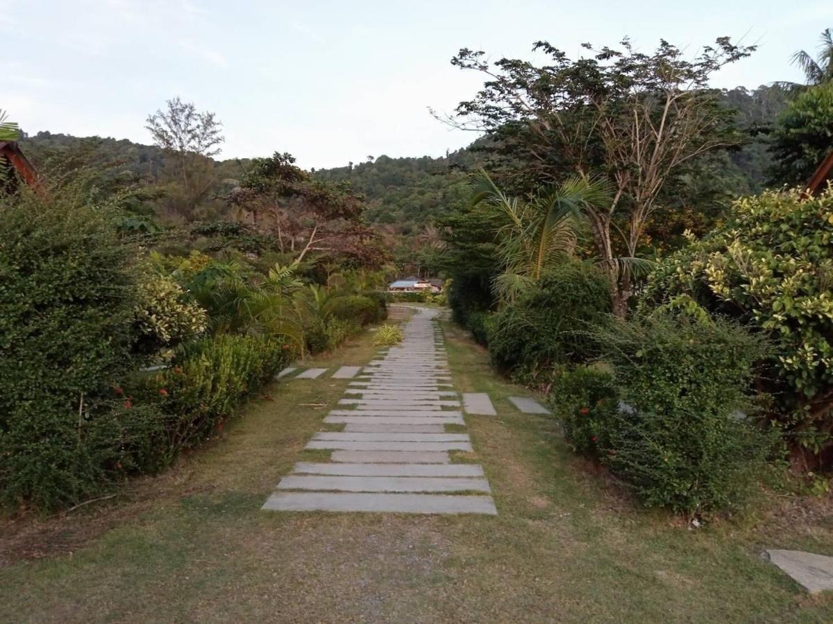 Lanta Mermaid Beach Front Resort เกาะลันตา ภายนอก รูปภาพ