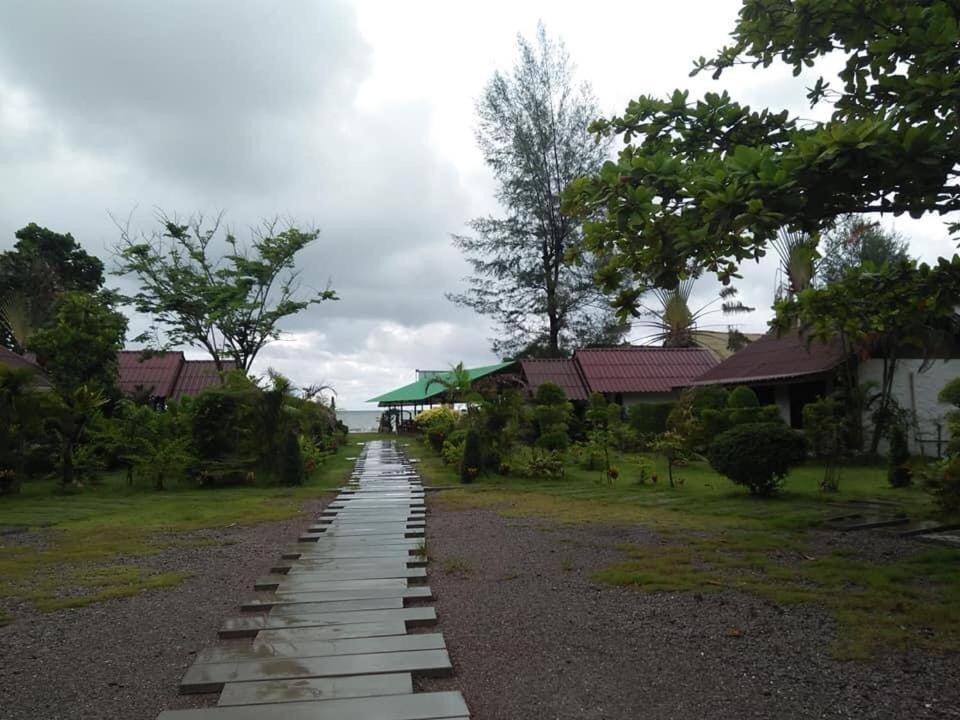 Lanta Mermaid Beach Front Resort เกาะลันตา ภายนอก รูปภาพ
