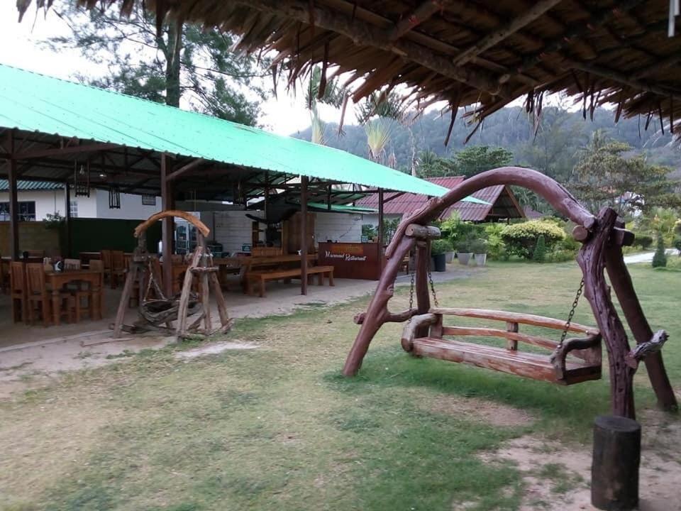 Lanta Mermaid Beach Front Resort เกาะลันตา ภายนอก รูปภาพ