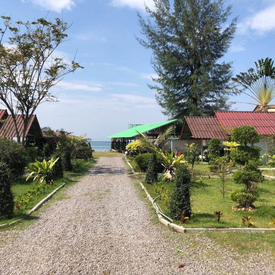 Lanta Mermaid Beach Front Resort เกาะลันตา ภายนอก รูปภาพ