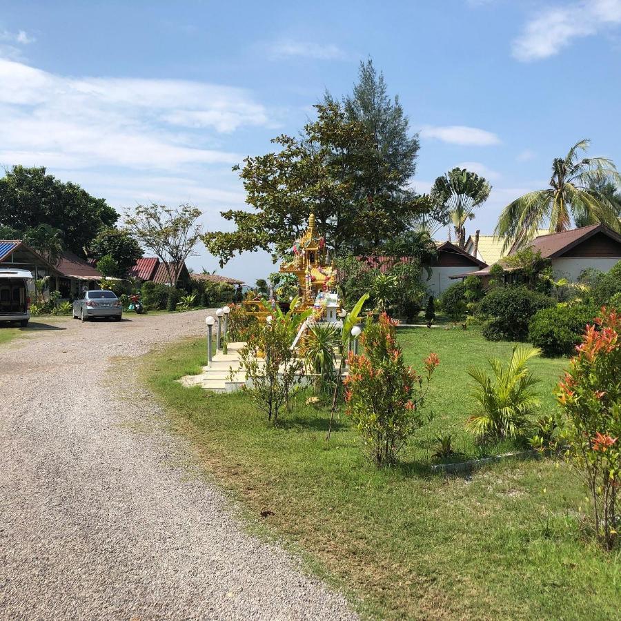 Lanta Mermaid Beach Front Resort เกาะลันตา ภายนอก รูปภาพ